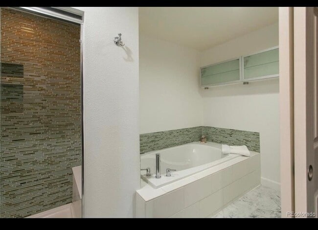 Photo - 5560 S Lansing Way