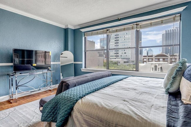 Building Photo - 311 W Ashley St Unit - 512 Rental