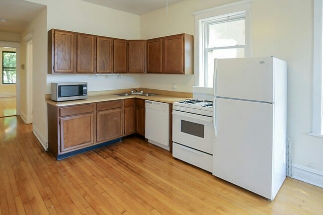 Building Photo - 2326 N Southport Ave Unit 2 Rental