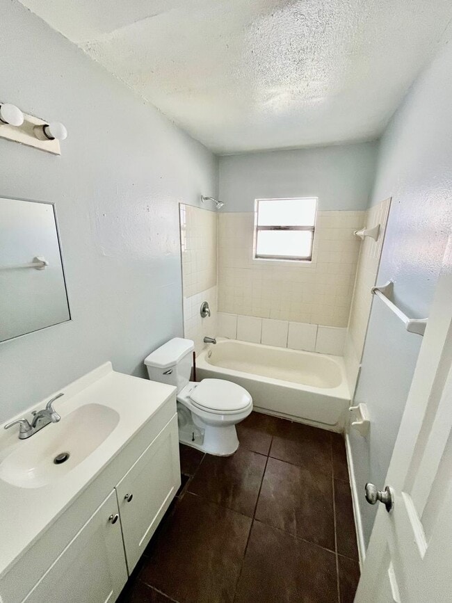 Photo - HUGE 2BR/1BA w/Gorgeous Ceiling Fans, W/D Hookups & More! NO APPLICATION FEE!