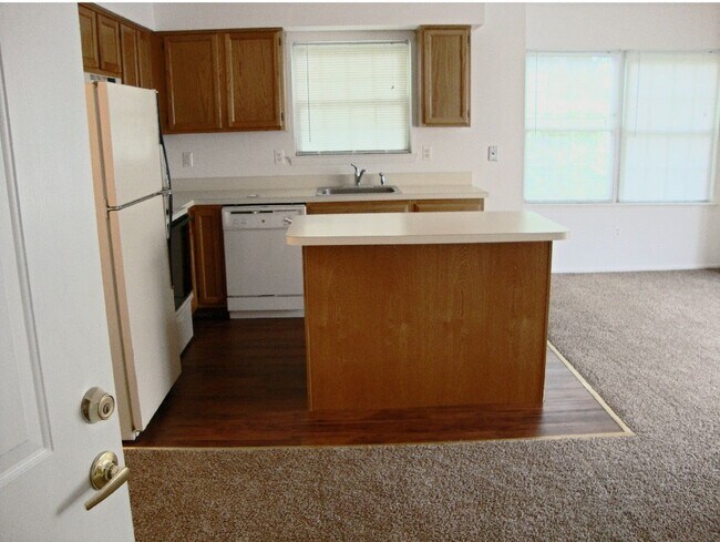 Woodbridge at Farmingdale Apartments