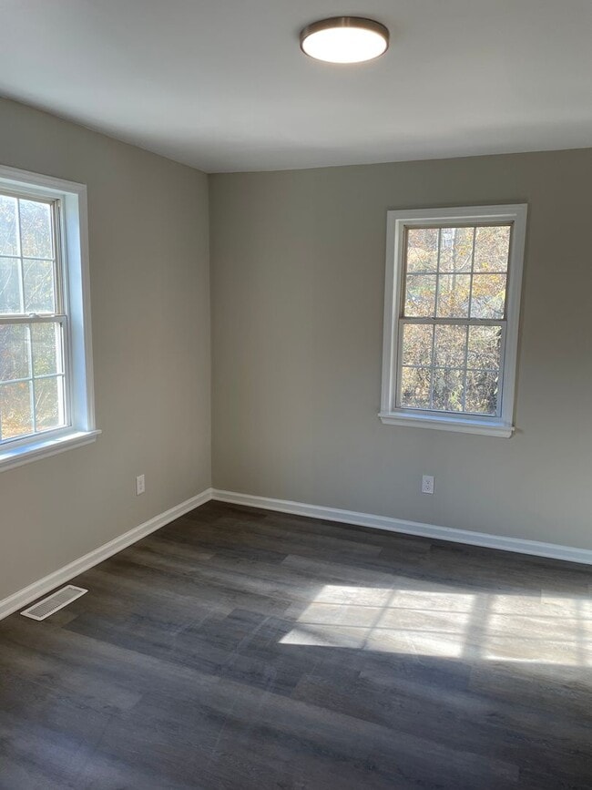 Photo - 645 W Northwest Blvd