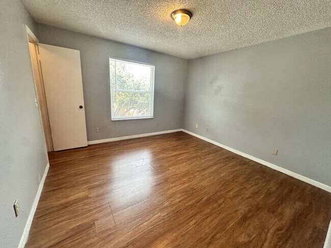 Photo - 4518 Commander Dr Casa Adosada