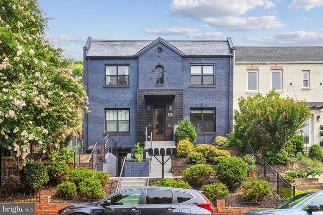 Photo - Free Month! Available Now! Two Bed // Two ... Unidad 1