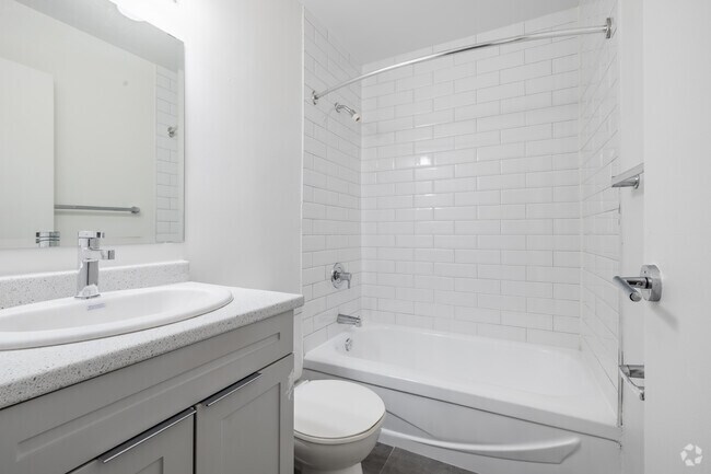 1BR, 1BA - 561SF - Bathroom - 3528-3532, 3550 & 3590 Downpatrick Road
