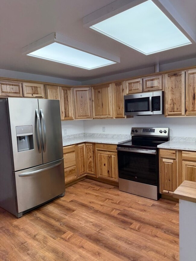 Building Photo - 8439 That Way Unit 8439 #A