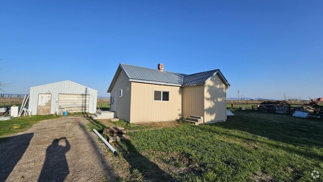 Building Photo - Newly Remodeled!!! Country Living in Ronan Rental