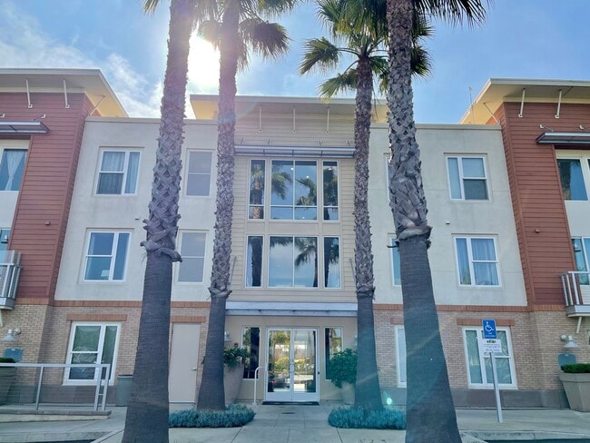 Building Photo - 2 Bedroom + 2 Bathroom Condo | Port 121 in Seabridge | Oxnard | Unfurnished
