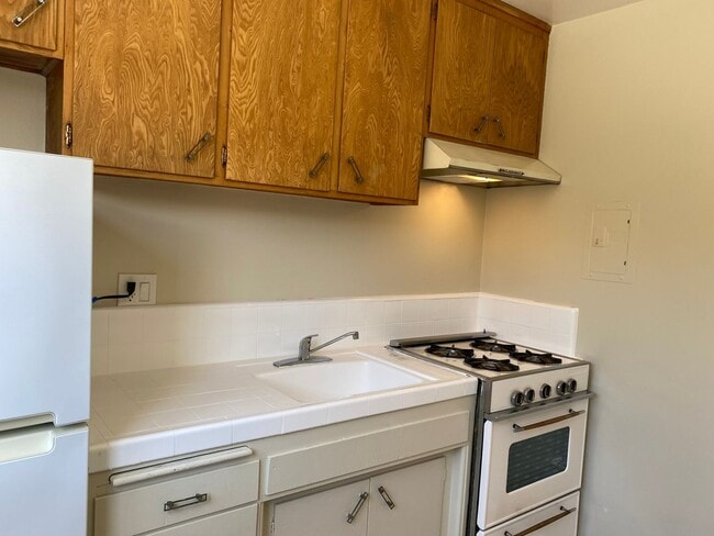 Building Photo - 220 W Spazier Ave Unit 220 #H