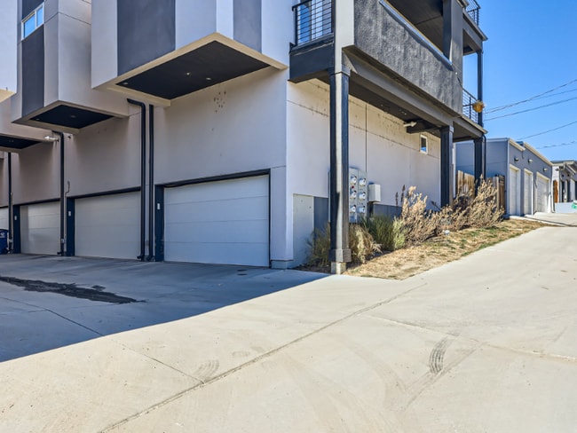 Photo - 1272 Yates St