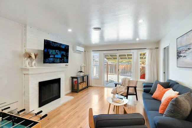 Building Photo - 919 Redbird Dr Unit ID1332856P