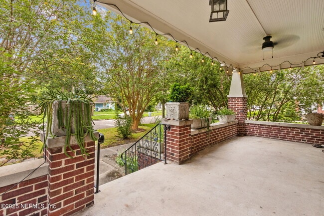 Photo - 3655 Walsh St