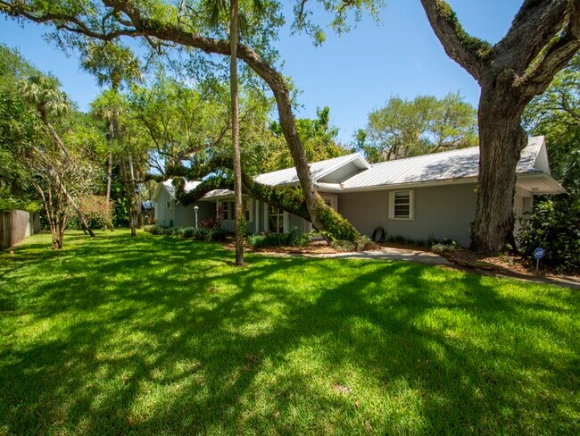 Photo - 615 Camelia Ln