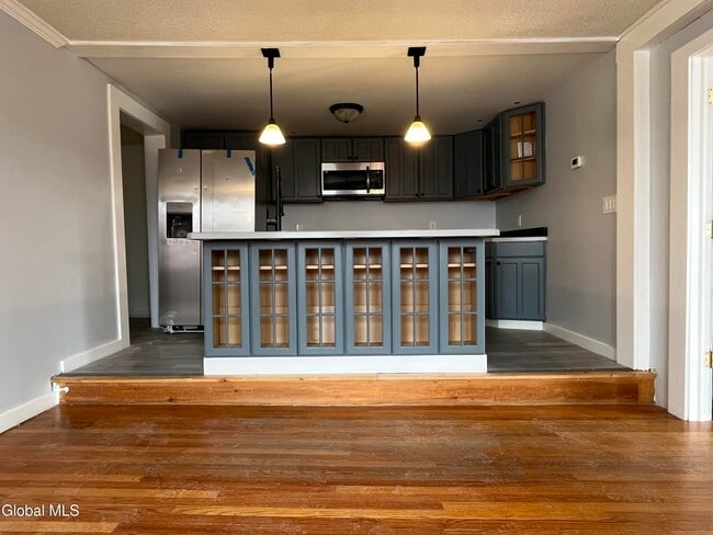 Building Photo - 715 Hudson Ave Unit C