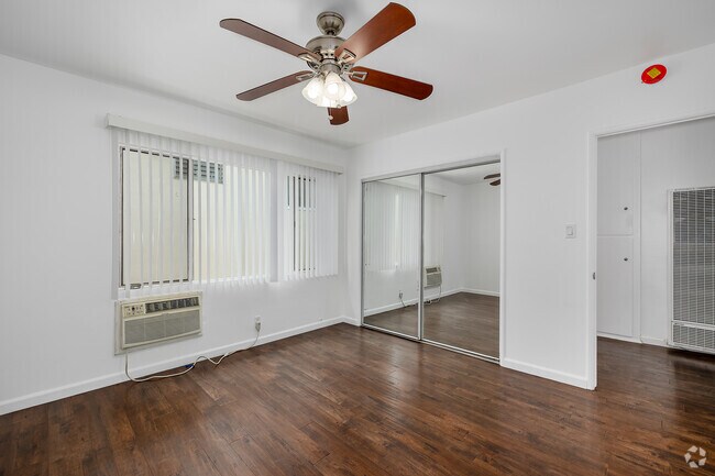 1BR, 1BA - 750SF - Bedroom