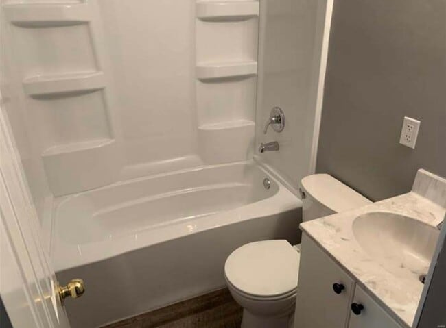 Photo - 106 E Madison St