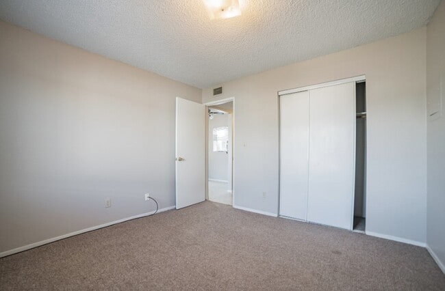 2310 E Jagerson Ave