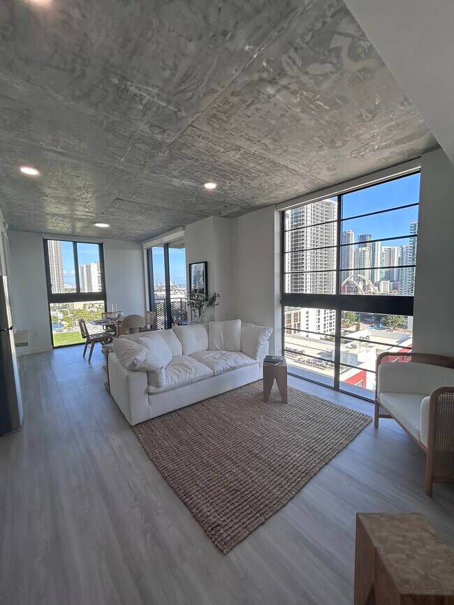 Building Photo - 1849 NW 1st Ct Unit 1012 Rental
