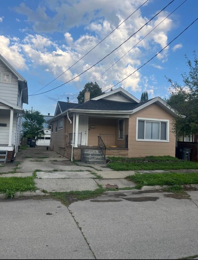 Building Photo - 360 Lemert St