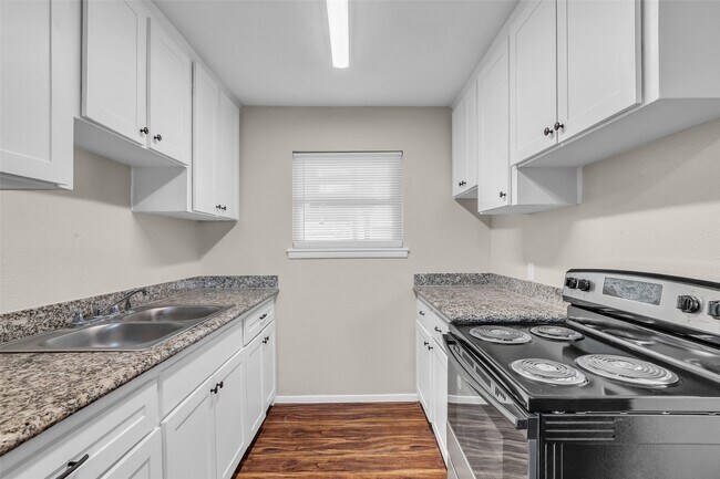 Photo - 4706 Yellowstone Blvd