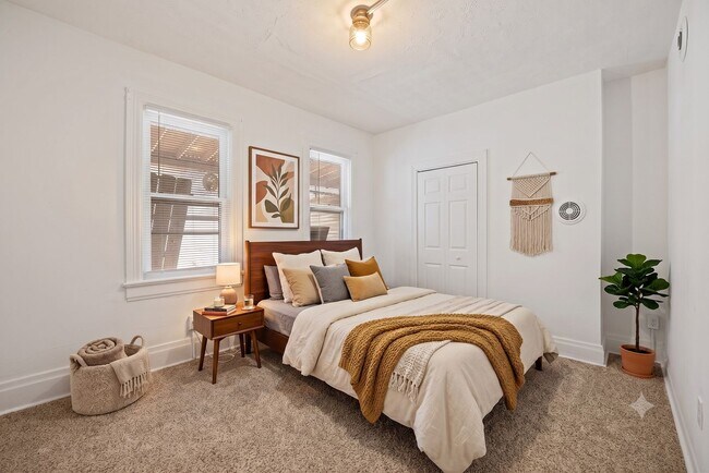 Photo - Prime South Side Location on East Carson Street Unit 2nd Floor