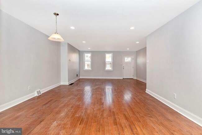 Photo - 3730 Wallace St