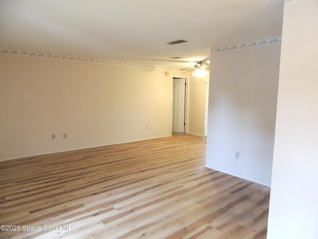 Photo - 2049 Ixora Dr W