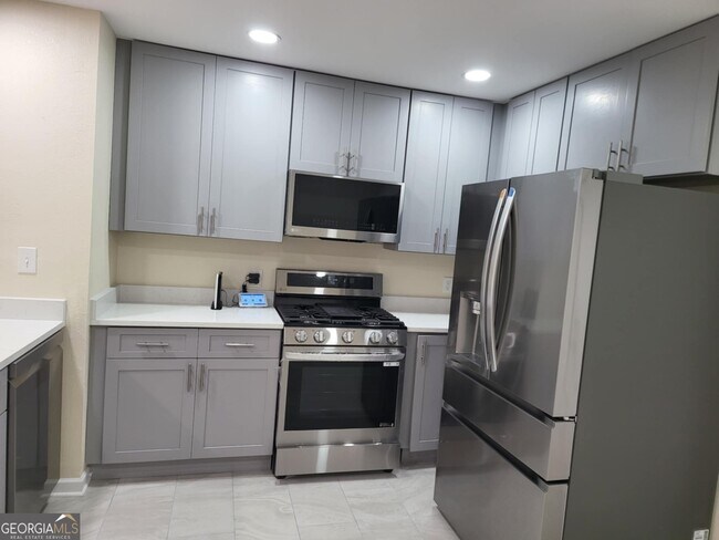 Photo - 887 Bridgewater St SW Unit B