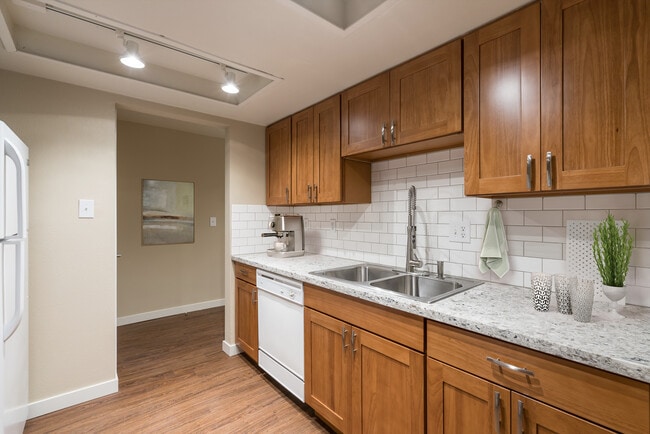 Building Photo - Highland Ridge