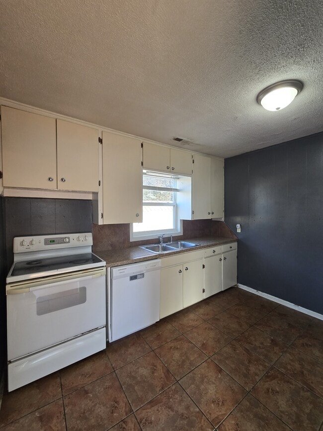 Photo - 1332 N Erie St