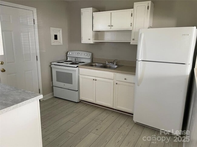 Photo - 3540 Bost St