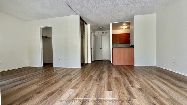 Photo - Sweet 2nd floor  studio condo at resort-like Watergate by the Bay in Emeryville! Unit F208