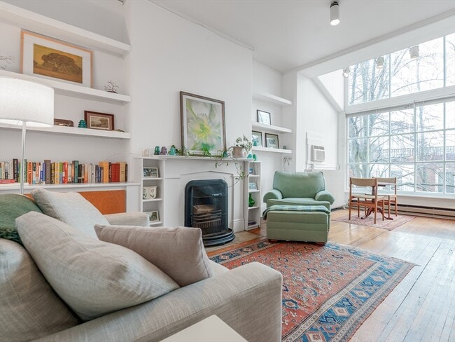 Building Photo - 31 Pinckney St Unit 4B