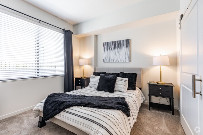 1 BR, 1 BA - 720SF