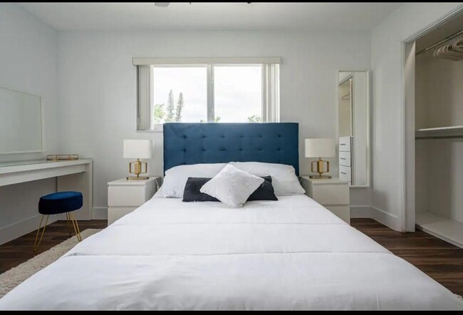 Photo - 2242 Taft St