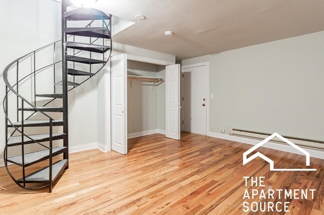 Building Photo - 813 W Cornelia Ave Unit 107