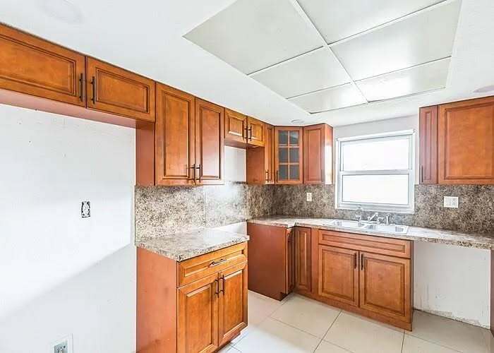 Photo - 8008 SW 6th St