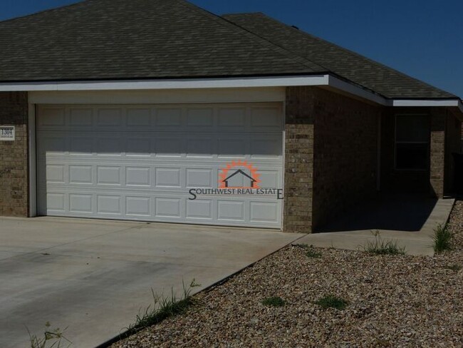 Spacious 2 bedroom 2 bath Duplex. - Spacious 2 bedroom 2 bath Duplex. Townhome