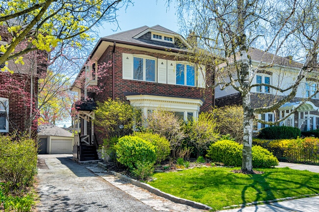 Building Photo - 105 Hillsdale Ave W