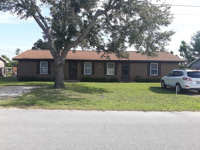 Front View - 3379 Green Briar Cir Unit B