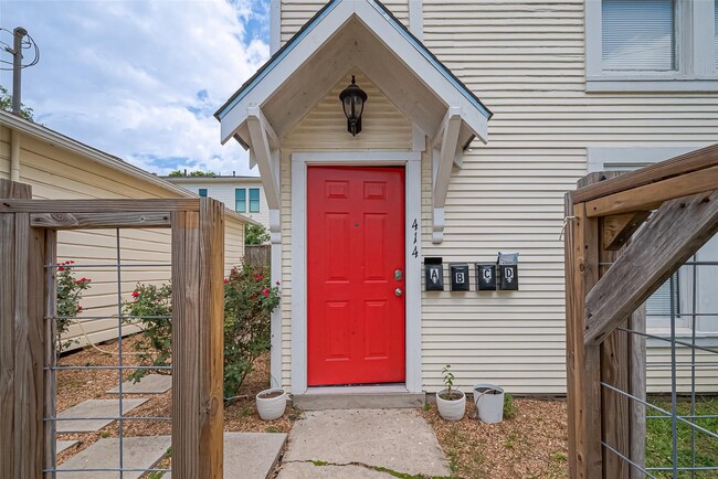 Photo - 414 E 9th St