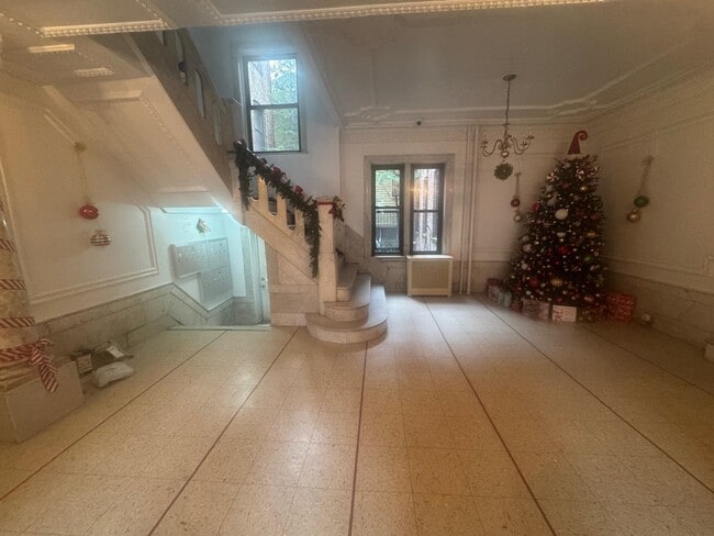 Photo - 35-39-39 Fulton St Unidad 504