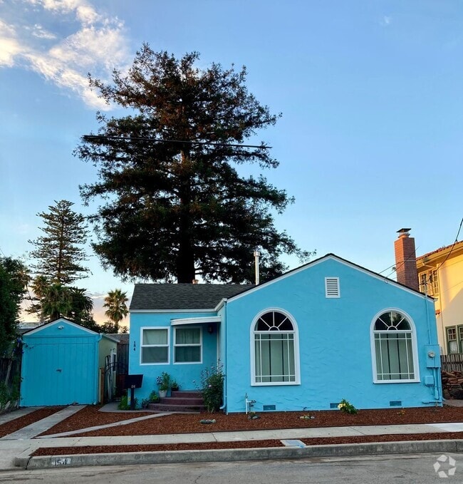 Building Photo - Centrally Located Doll House