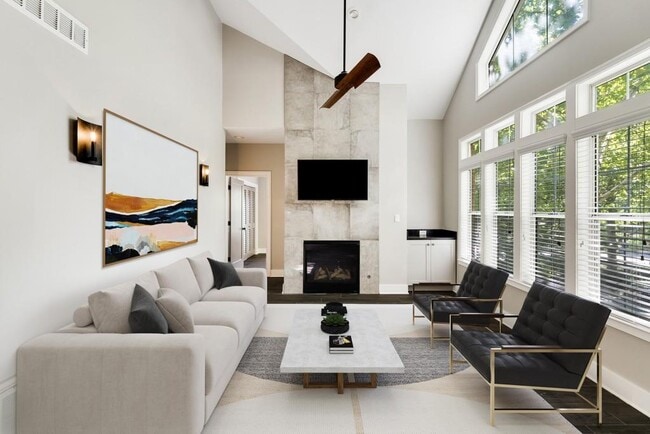 Building Photo - 240 Renaissance Pkwy NE Unit 214