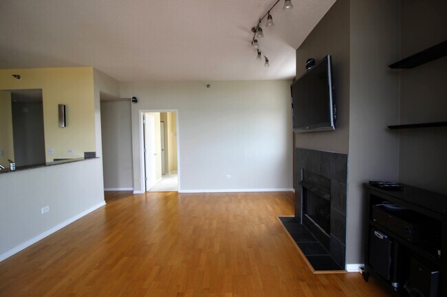 Photo - 1546 N Orleans St Unidad 604