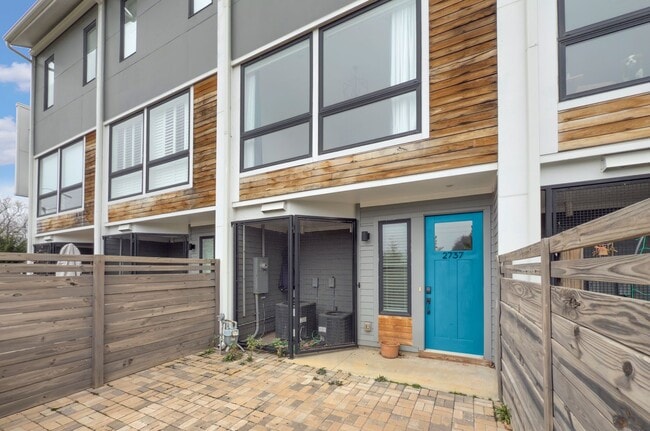 Photo - 2737 Shenandoah Ave