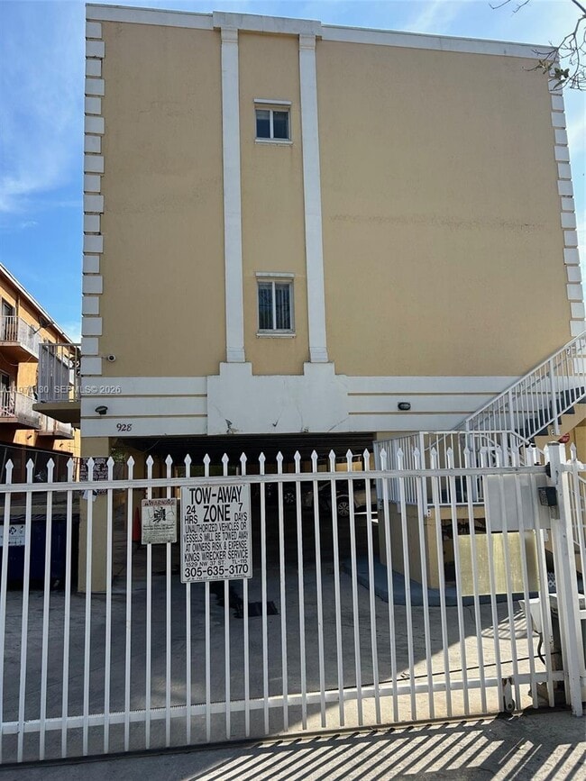 Photo - 928 SW 3rd St Unit 207