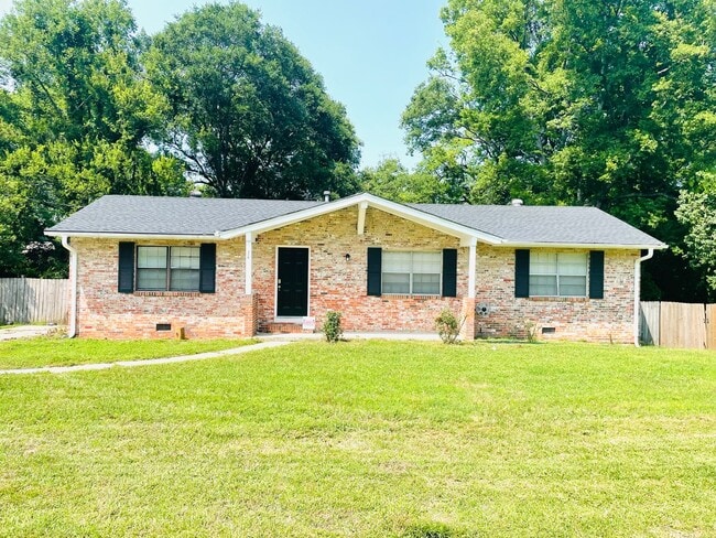Building Photo - ** 4 Bed 2 Bath Located in Prattville ** C... Rental