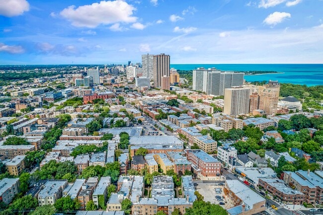 Photo - 622-26 W. Roscoe