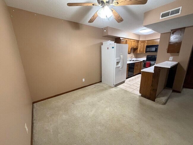 Photo - 2009 Waterfront Dr N Unidad A1